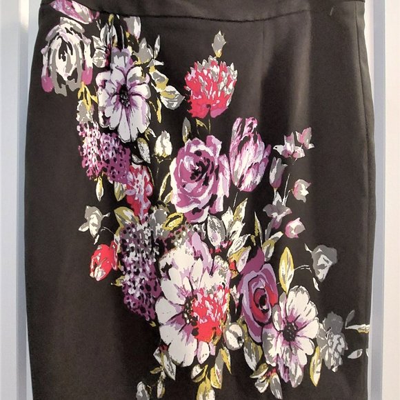 CLEO Women's Black Lined Straight Skirt with Floral Print on Front/Back - Sze 10 - Picture 2 of 8